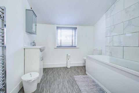 3 bedroom terraced house to rent, George Street, Staines-upon-Thames, Surrey, TW18