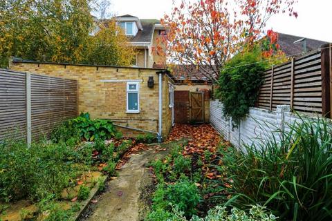 3 bedroom terraced house to rent, George Street, Staines-upon-Thames, Surrey, TW18