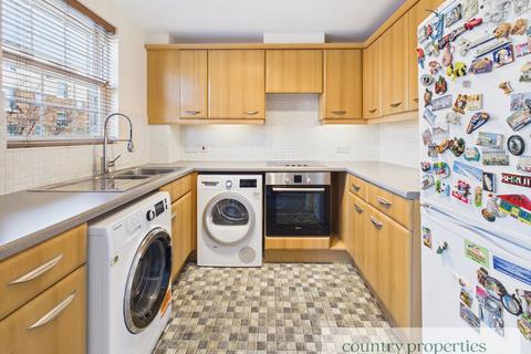 2 bedroom flat for sale, Merrifield Court, Welwyn Garden City, AL7