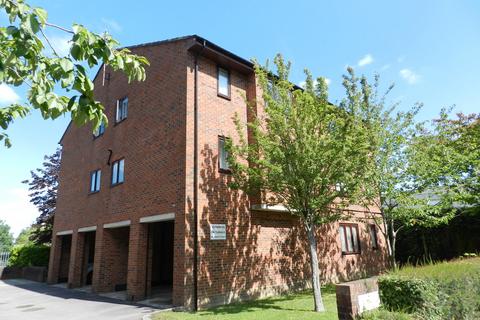 Studio to rent, Broadfield