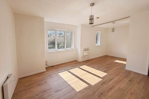 Studio to rent, Broadfield