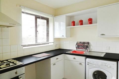 Studio to rent, Broadfield