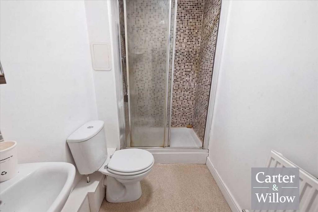 En suite shower