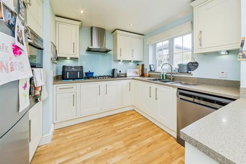 4 bedroom detached house for sale, Colchins, Burgess Hill