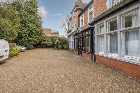 2 bedroom flat to rent, Lake Road, Wimbledon, SW19
