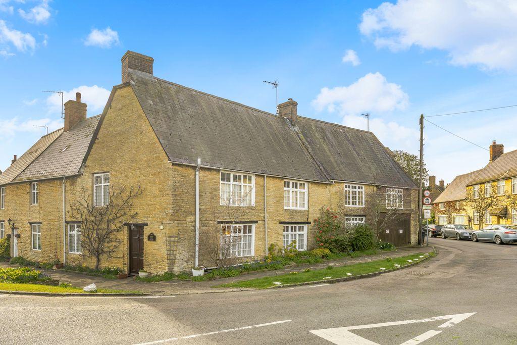 Barn End House, Roundtown, Aynho -... 3 bed terraced house for sale - £ ...