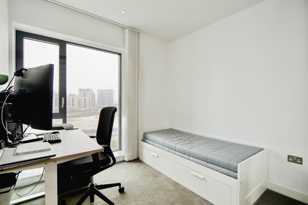 Apartment in London, London Borough of Tower Hamlets - View 3
