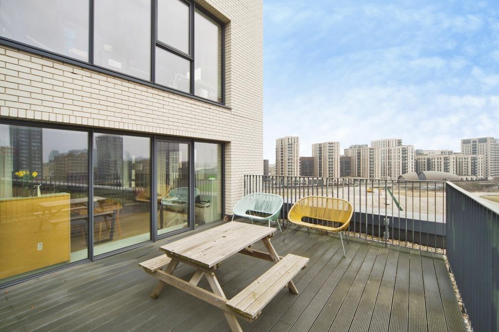 Apartment in London, London Borough of Tower Hamlets - View 2