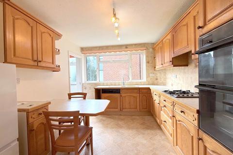 2 bedroom apartment to rent, Uxbridge Road, Hatch End