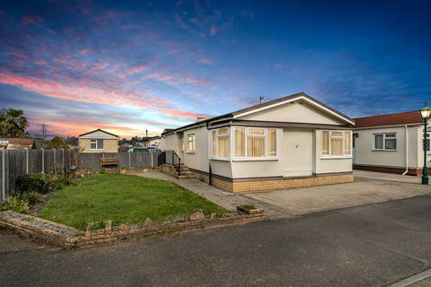 2 bedroom property for sale, Weybridge Park Estate, Addlestone KT15