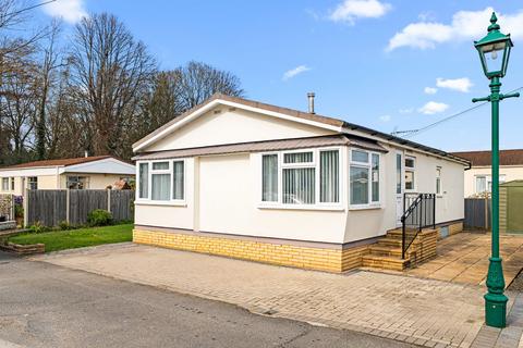 2 bedroom property for sale, Weybridge Park Estate, Addlestone KT15