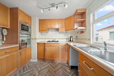 2 bedroom property for sale, Weybridge Park Estate, Addlestone KT15