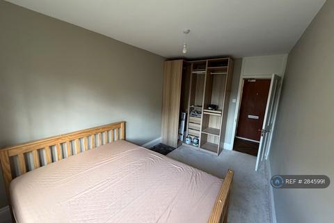 1 bedroom in a flat share to rent, Strathdon Drive, London, SW17