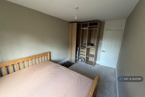 1 bedroom in a flat share to rent, Strathdon Drive, London, SW17