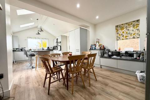 4 bedroom detached house for sale, Fairford Avenue, Old Bedford Road Area, Luton, Bedfordshire, LU2 7ER