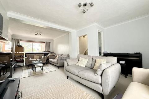 4 bedroom detached house for sale, Fairford Avenue, Old Bedford Road Area, Luton, Bedfordshire, LU2 7ER