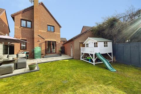 3 bedroom detached house for sale, Merryman Drive, Crowthorne, Berkshire