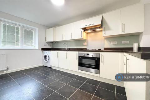 3 bedroom terraced house to rent, Eddleston Road, Swindon, SN1