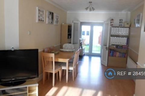 4 bedroom terraced house to rent, West Road, Romford, RM7