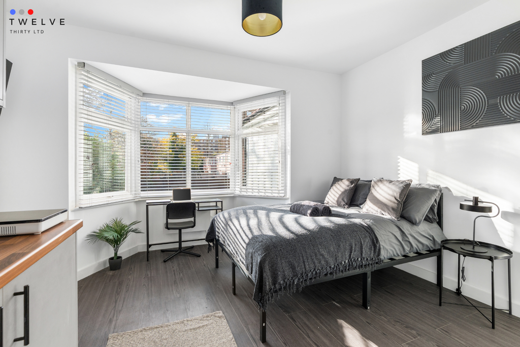 Modern Studio Room with En-Suite Γ’... Studio - Β£1,550 pcm (Β£358 pw)