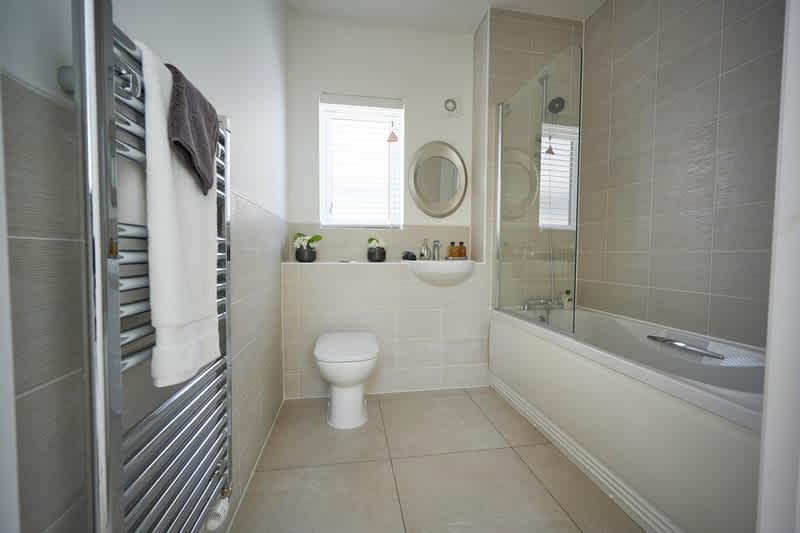 Longstone manor radcliffe-3-bed-new-home-bathroom