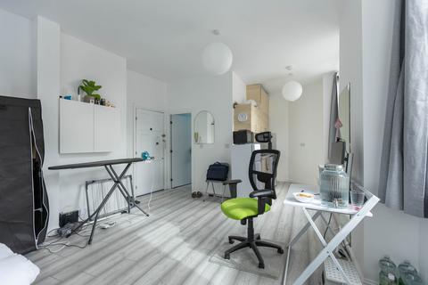 Studio for sale, Dunlop Street, Renfrew PA4