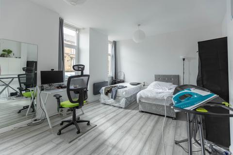 Studio for sale, Dunlop Street, Renfrew PA4