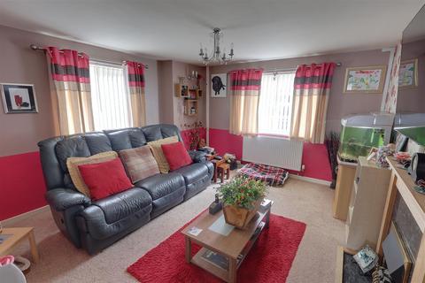 4 bedroom end of terrace house for sale, Glebe Road, Newent