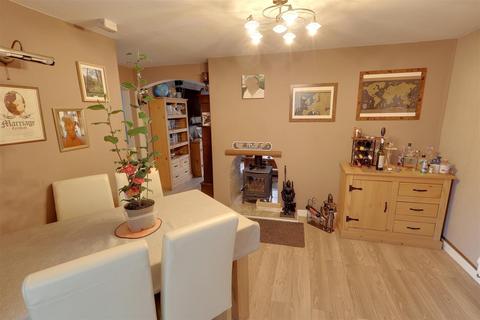 4 bedroom end of terrace house for sale, Glebe Road, Newent