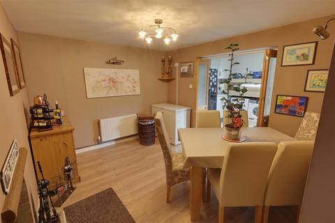 4 bedroom end of terrace house for sale, Glebe Road, Newent