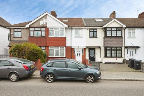 5 bedroom terraced house for sale, New North Road, ILFORD, Essex, IG6