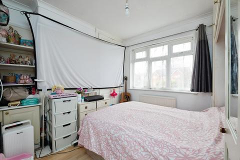 5 bedroom terraced house for sale, New North Road, ILFORD, Essex, IG6