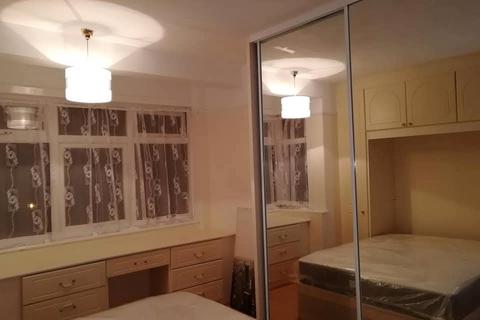 5 bedroom terraced house for sale, New North Road, ILFORD, Essex, IG6