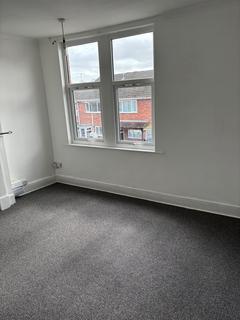 2 bedroom apartment to rent, Knighton Lane, Leicester LE2