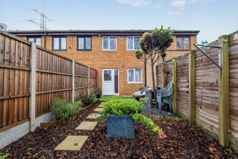 2 bedroom terraced house to rent, Thomas Cribb Mews London E6