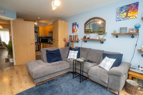 2 bedroom flat for sale, Mayfair Court, Prenton CH43