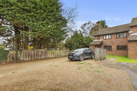 undefined, Birinus Close, High Wycombe HP12