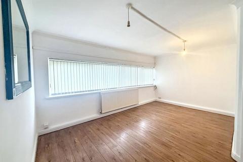 Studio for sale, Moorside Court, Cowgate, Newcastle upon Tyne, Tyne and Wear, NE5 3AN