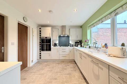 4 bedroom detached house for sale, Alcester Road, Hollywood, B47 5HQ