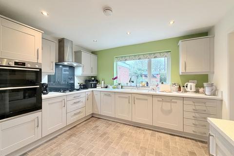 4 bedroom detached house for sale, Alcester Road, Hollywood, B47 5HQ
