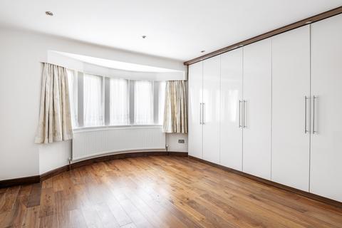 undefined, Northiam, London, N12