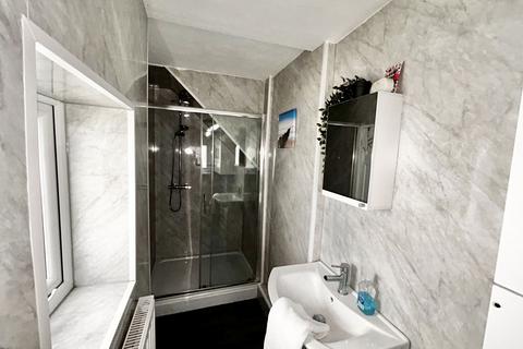 2 bedroom ground floor flat for sale, Nicholson Terrace, Forest Hall, Newcastle upon Tyne, Tyne and Wear, NE12 9DP