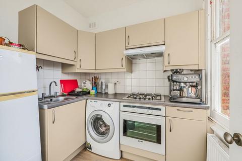 1 bedroom flat for sale, St. James Terrace, London SW12