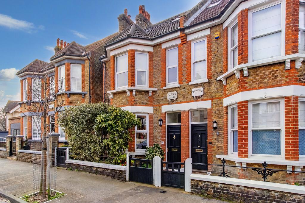 4 bedroom semi-detached house for sale in Broadstairs