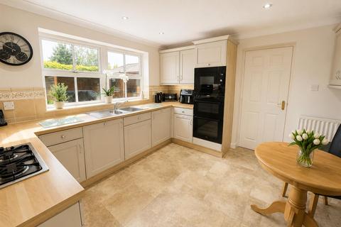 4 bedroom detached house for sale, Tamar Place, Evesham