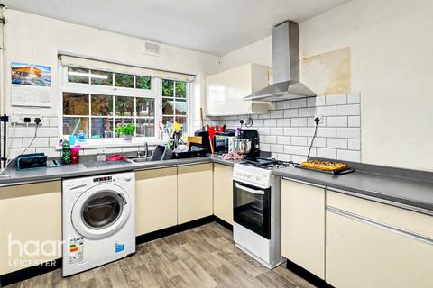3 bedroom semi-detached house for sale, Southdown Drive, Leicester