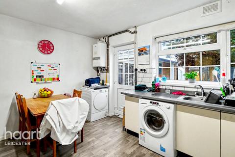 3 bedroom semi-detached house for sale, Southdown Drive, Leicester