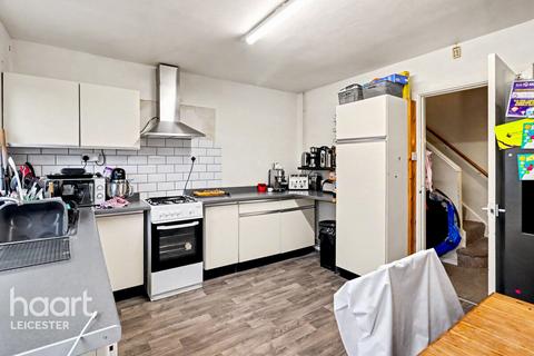 3 bedroom semi-detached house for sale, Southdown Drive, Leicester