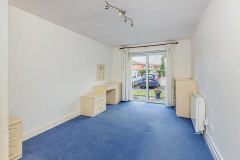 2 bedroom flat for sale, Field Gardens, Abingdon OX13
