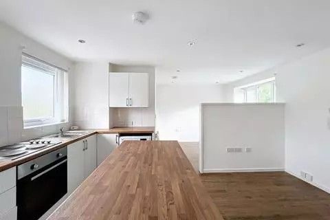Studio to rent, Cardiff